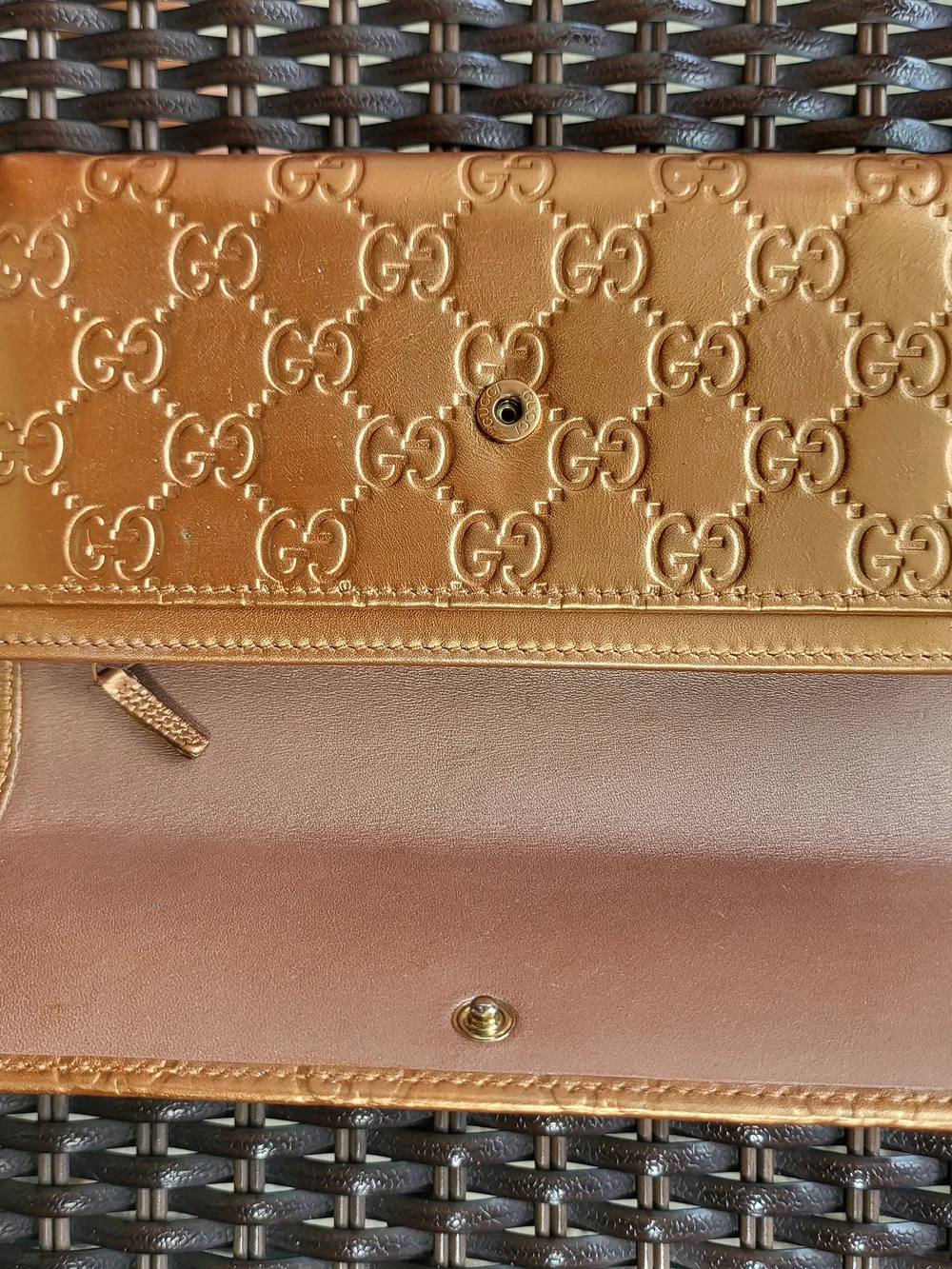 Gucci Metallic Gold GG Logo Women's Wallet - Picture 7 of 13